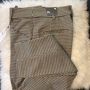 Houndstooth ankle pants.